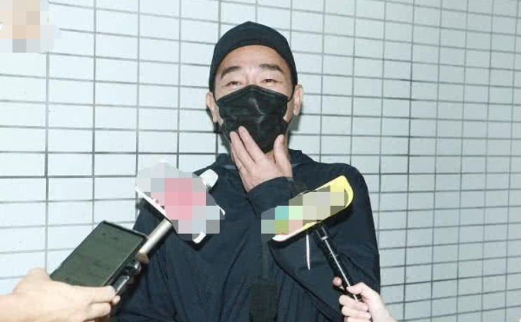 Jasper晋升当哥大吃醋！陈小春现身医院看应采儿，满脸幸福痴汉笑