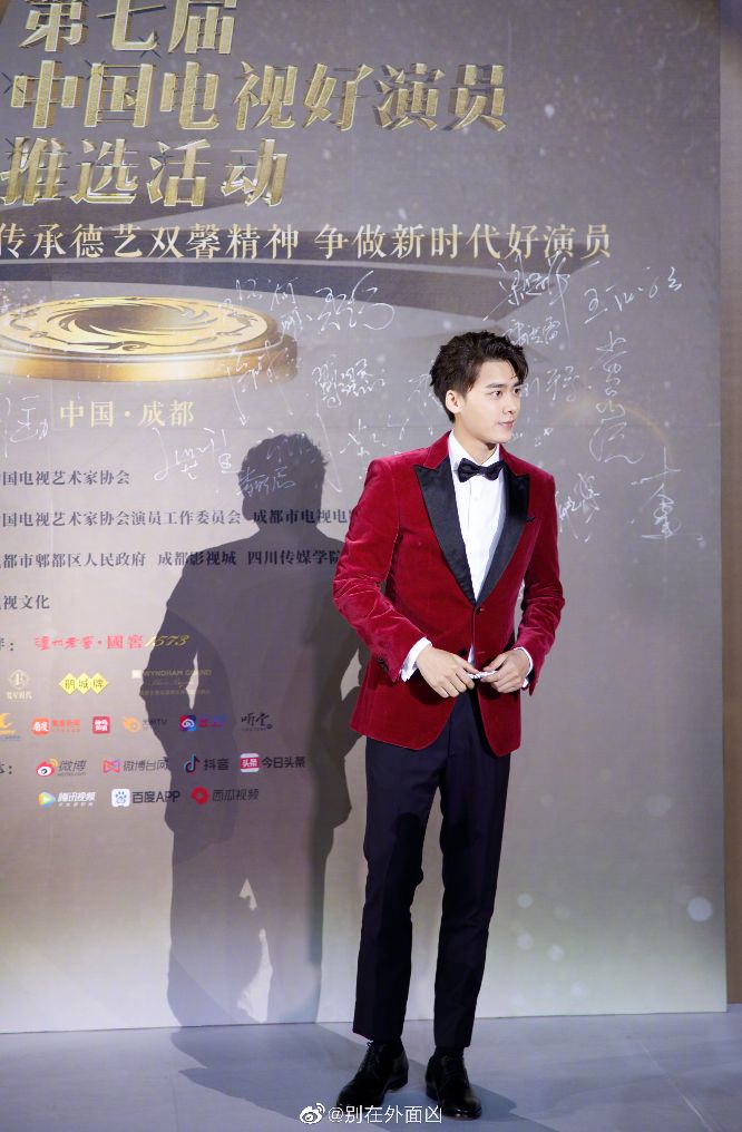 李易峰荣获绿组年度好演员 人要忠于自己年轻时的梦想 娱乐 蛋蛋赞