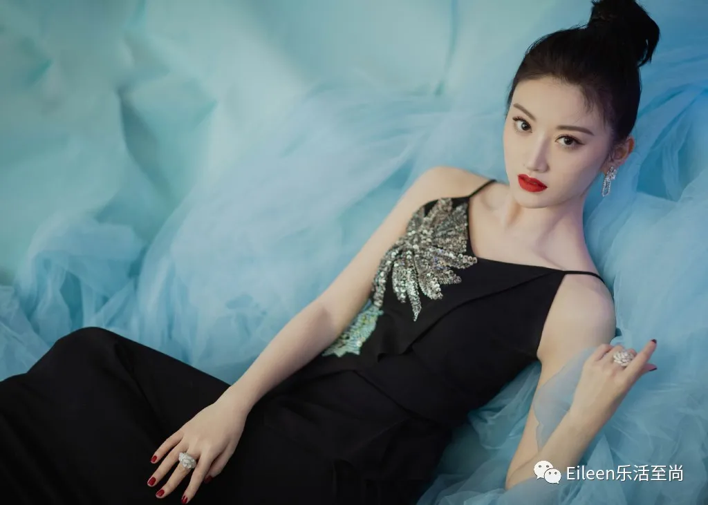 离开神秘背景,强捧不红的人间富贵花为什么反倒大火了?