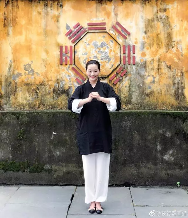 过气歌手林依轮，到底有多有钱？