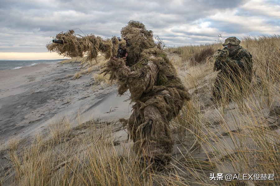 亚美尼亚特种部队狙击手山顶设伏：吉利服神马