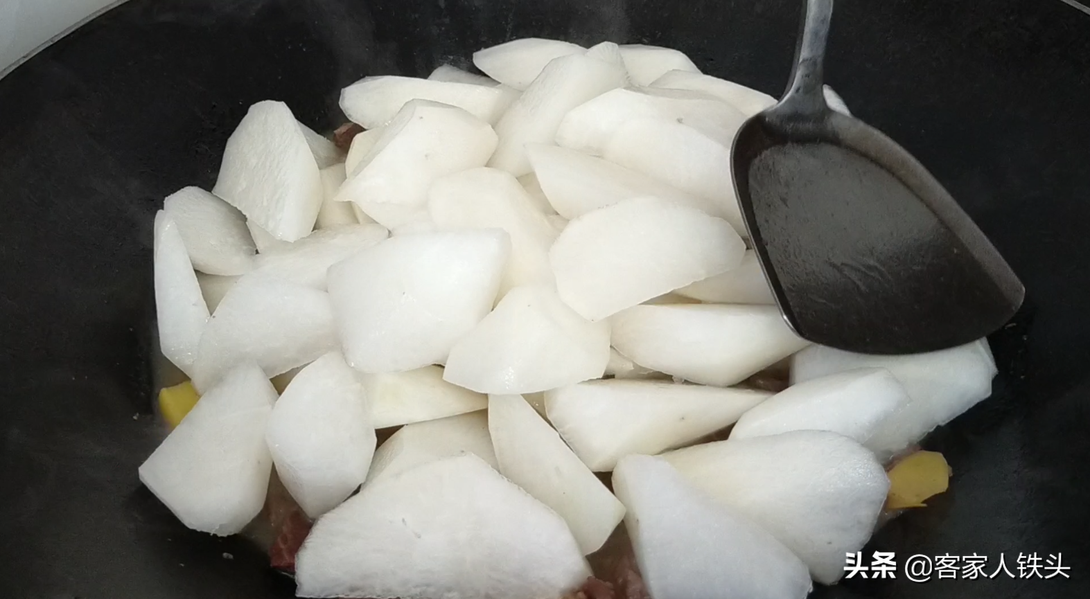 蘿蔔煲好吃有訣竅，加2斤牛腩燉一鍋，4個蘿蔔不夠吃，鮮香過癮