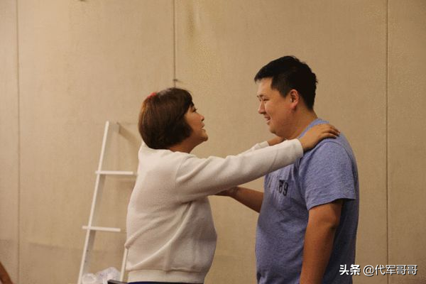 贾玲被曝与合伙人隐婚六年！揭秘38岁贾玲被曝隐婚的真实内幕