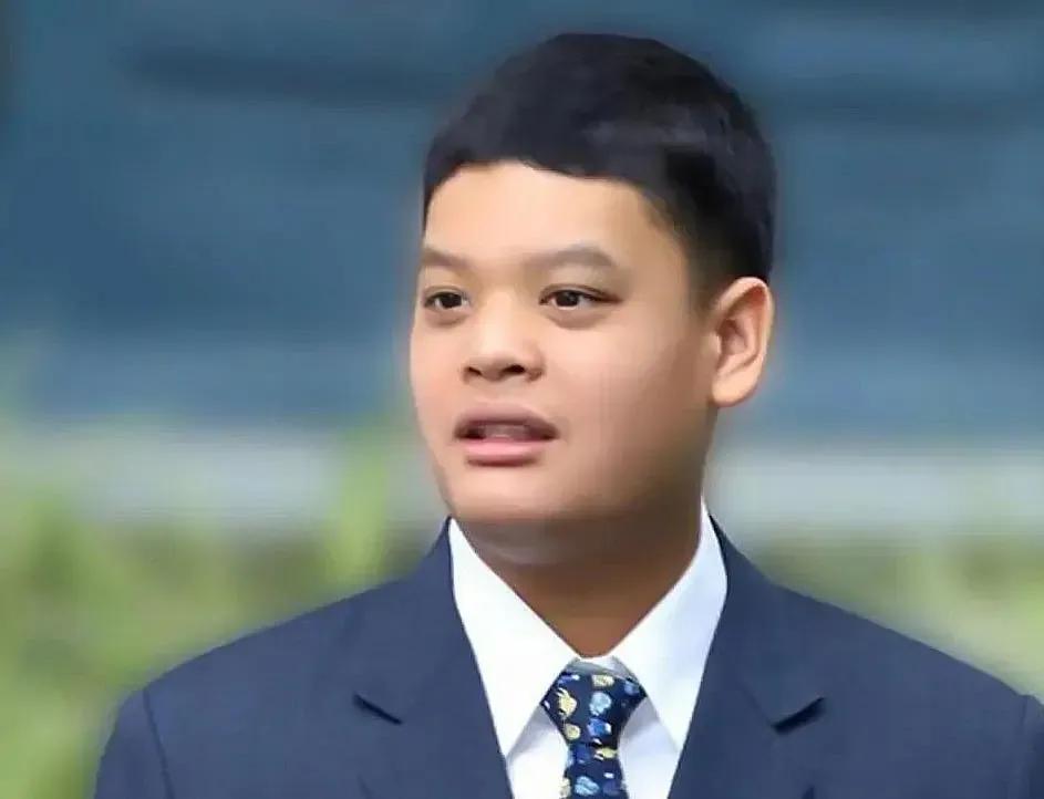 In order to prove that he was not a standin, King Rama X took off his