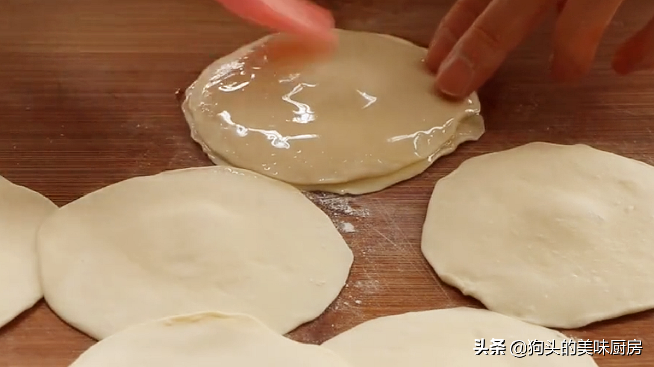 早餐這樣做太好吃了，有麵粉跟土豆就行，做一次饞一次，真解饞