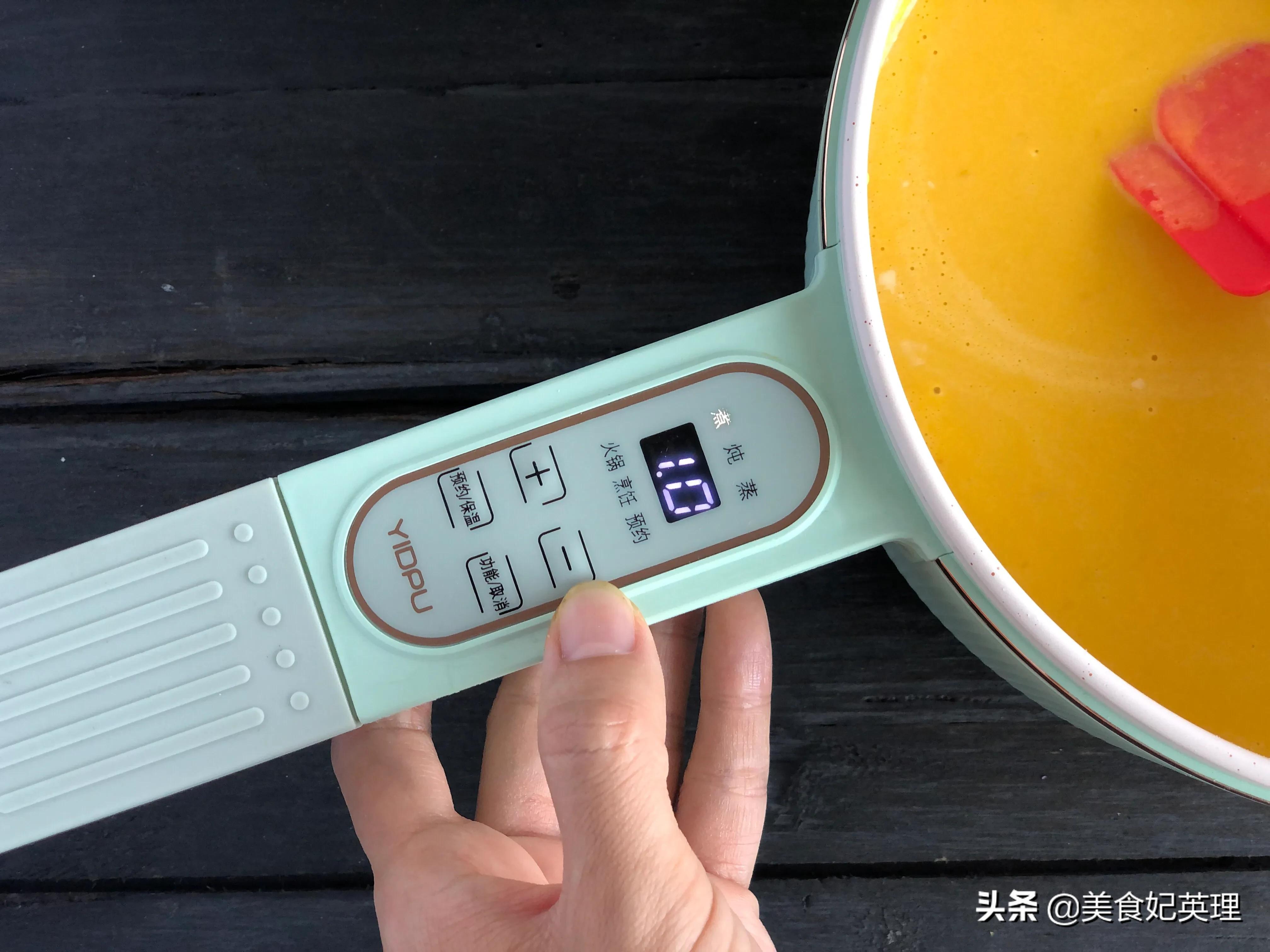 秋天就给孩子做这小零食，半块南瓜一杯牛奶，甜甜糯糯入口即化