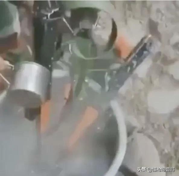 印度不仅士兵冻成冰雕，高原还用上了冰冻“水晶机枪”？