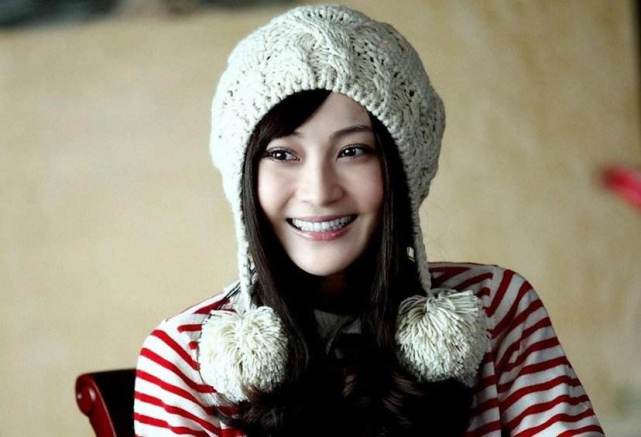 姚笛与富商老公宴请亲友，离开时夫妻俩与亲友