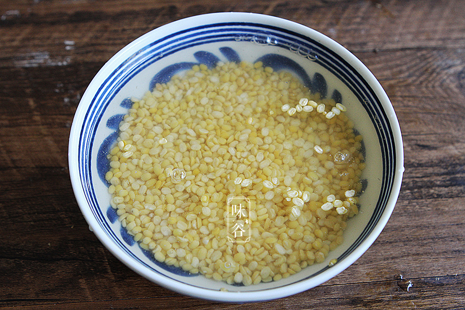 夏季就适合吃这糕点，自己在家也能做，冰冰凉凉，清热又解暑
