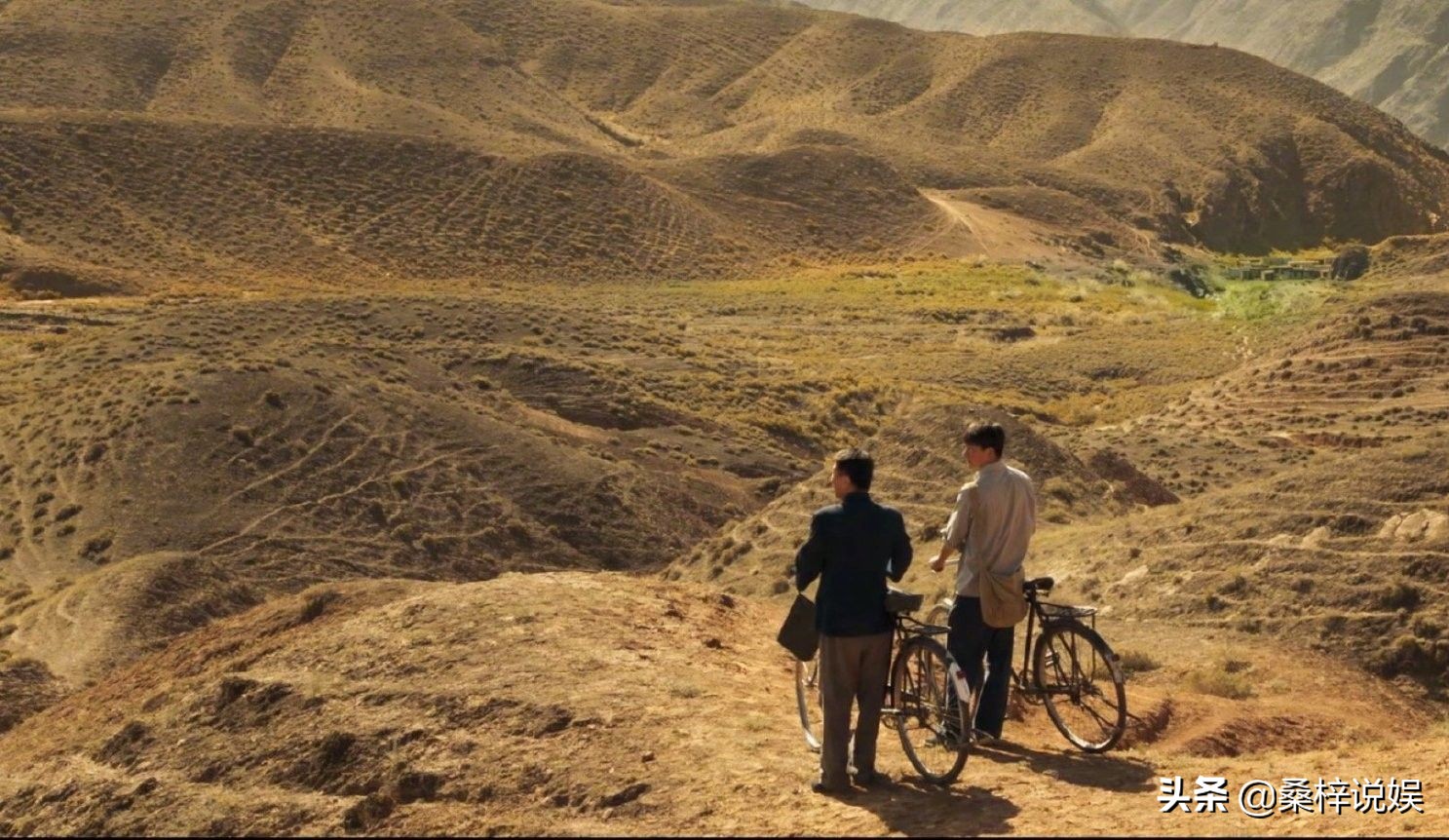 《江山如此多娇》撞上《山海情》，四个细节一