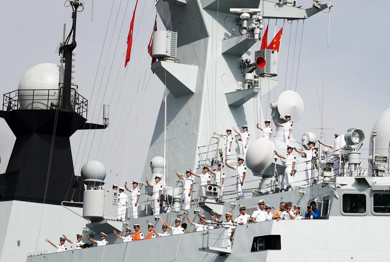 出乎美日意料，辽宁舰调转方向驶向南海，目标是美国航母战斗群？