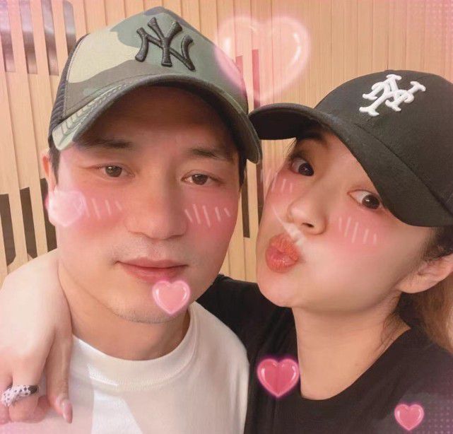 澳门偶遇安以轩一家，夫妻恩爱低调没架子，女儿五官精致超漂亮