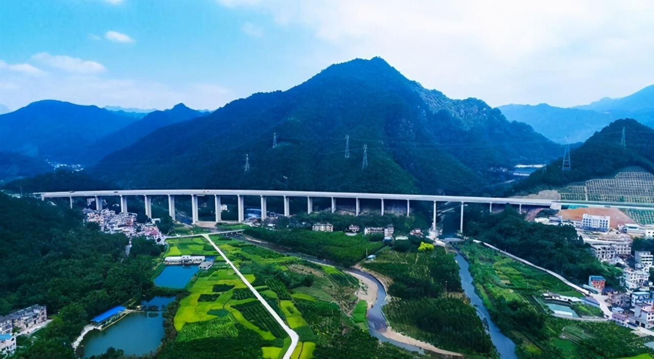 河北建一条高速，双向6车道，时速80公里，如此低的时速让人不解