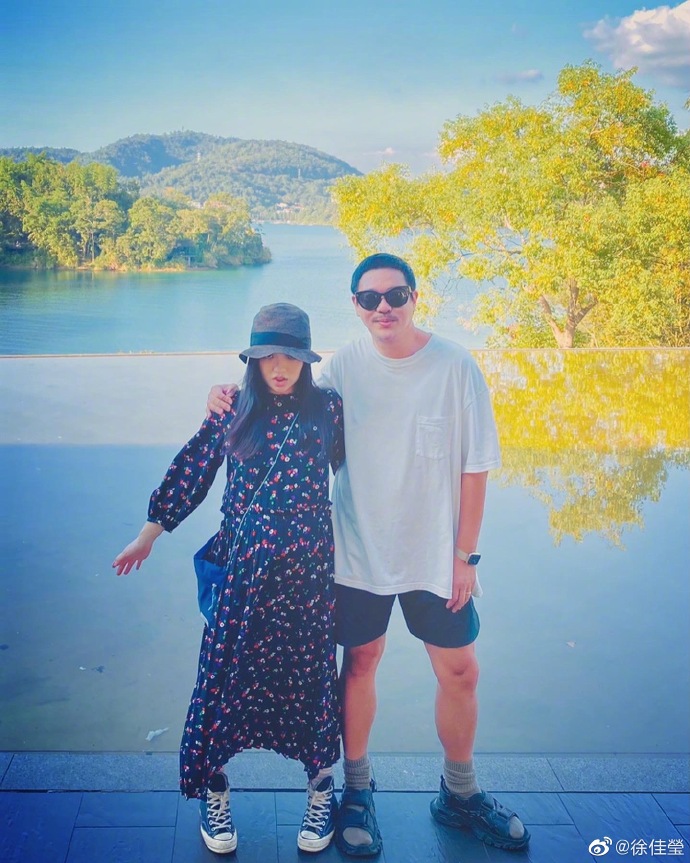 产后4日遭遇地震，徐佳莹正抱着孩子喂奶，第一