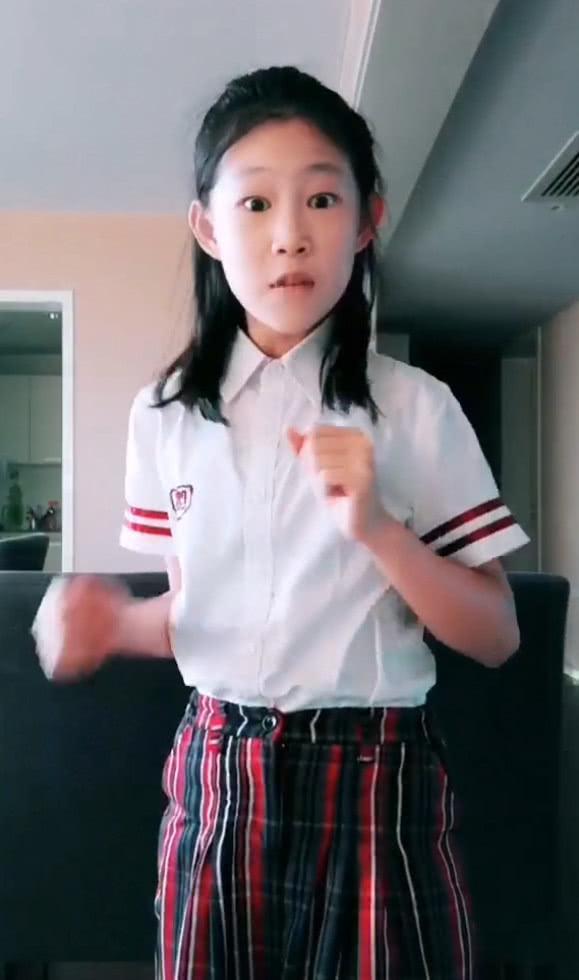 小沈阳女儿“整容式长开”，近照避开自己缺点，完美copy沈春阳