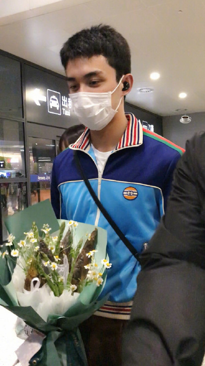 Wu Lei airport is sent bamboo shoot by vermicelli made from bean starch, subliminal practice encircles person good impression, it is detail sees character really