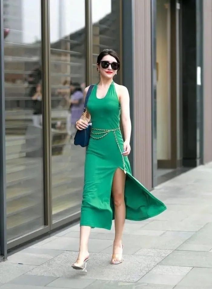 林志玲不當女神變嬌妻！ 穿露背裙玩性感身材惹火，夫妻合體超甜蜜