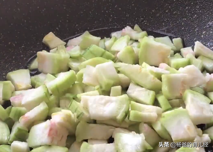 Add 2 eggs to dragon fruit to make pimple soup too delicious, delicious and nutritious, especially for children