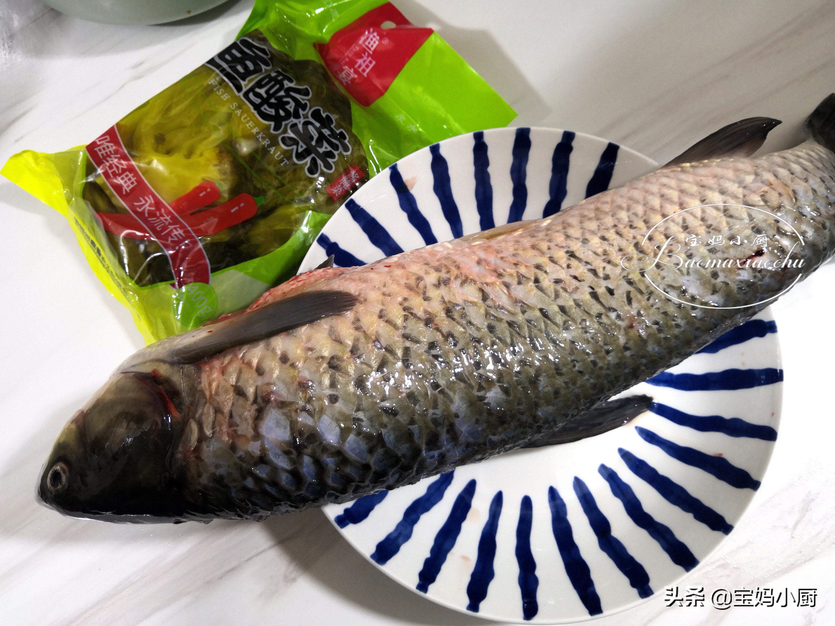 To make sauerkraut fish, two important points must be kept in mind. The