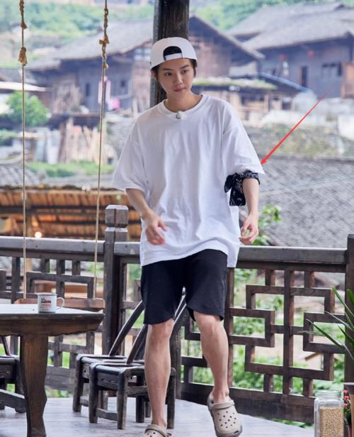 上综艺节目不许有纹身？明星们各显神通为遮盖