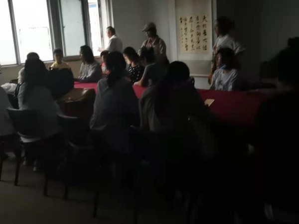 暴雨无情人有情