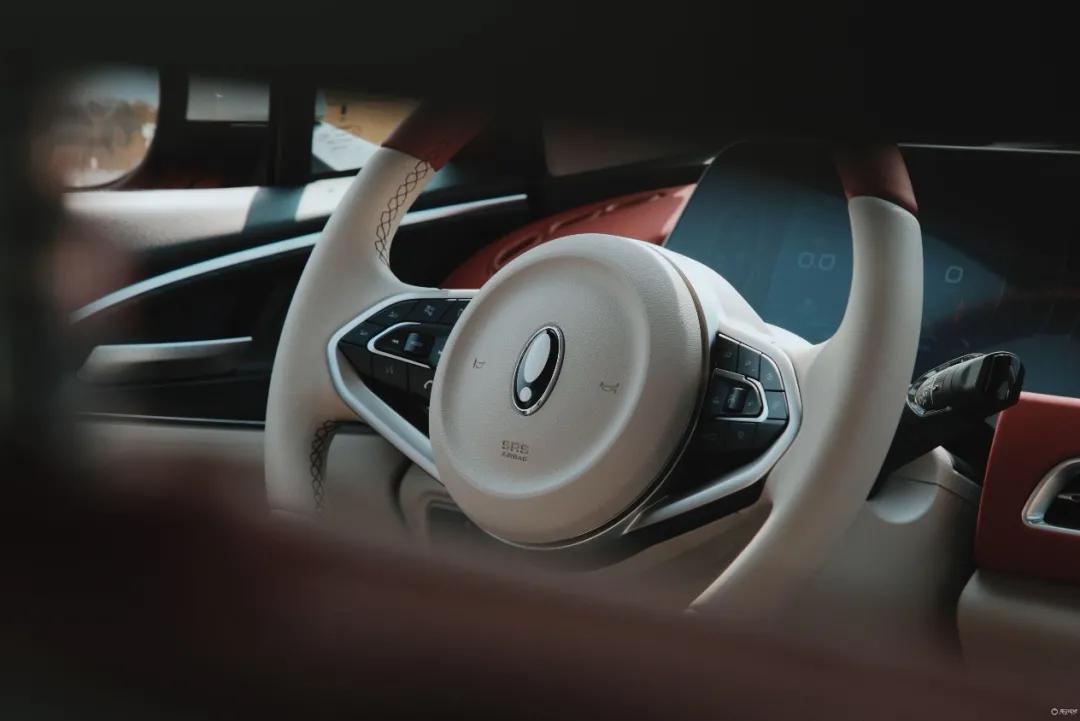 开上它你就是回头率最高的女神，这不比MINI便宜多了？