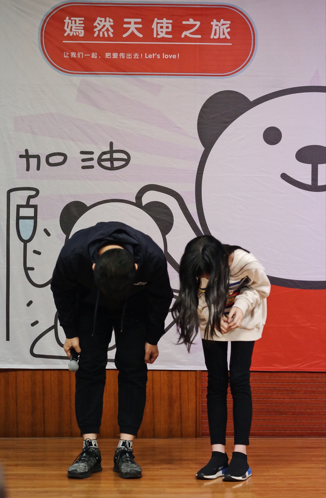 李亞鵬曬舊照，懷抱剛做完唇齶裂手術的嬰兒李嫣，四目相對超暖心