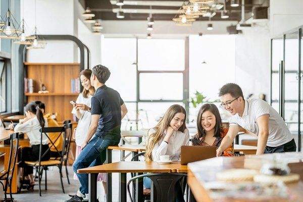 如果手上有30万，是投资买房，还是创业当老板？
