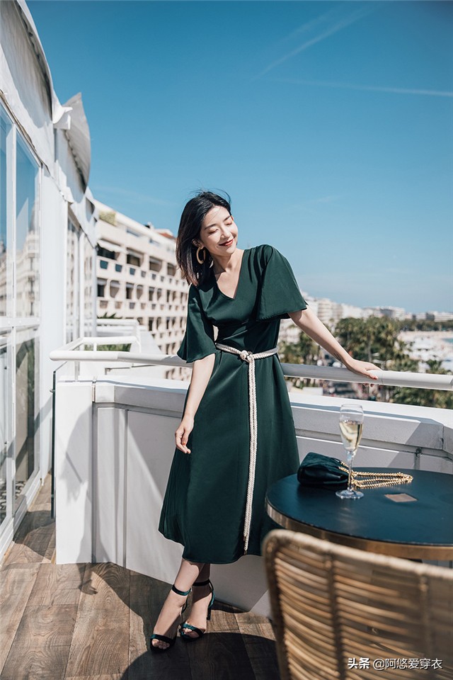 不懂辨色就要谨慎穿衣，最专业“显白穿搭”，值得黑黄皮女人收藏