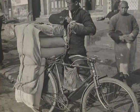 杀害江姐的凶手藏在江西8年，却因骑自行车暴露