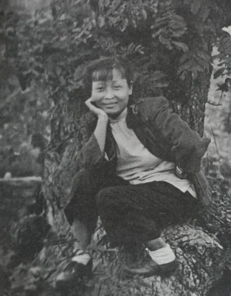 柯蓝的奶奶，22岁嫁开国上将钟期光，66岁去世，