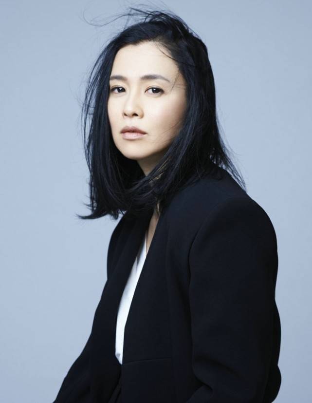 90年代女神坂井真纪离婚，老公抛妻弃女恋上19岁