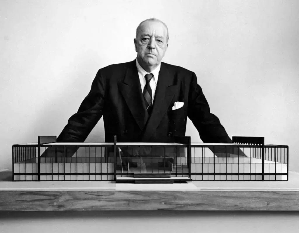 新锐与古典：豪华车内饰设计理念的分歧