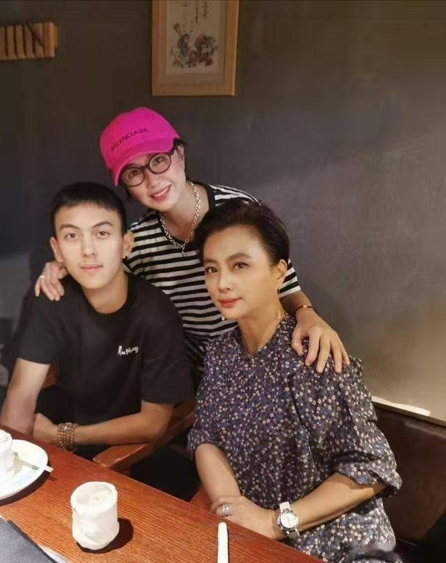 李玲玉的2段婚姻皆“被离婚”，34岁征服犹太富