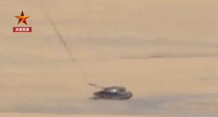 央视披露03式“远火”超高自动化水平：两人就可完成装弹射击