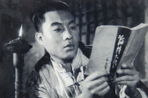 “如来佛”扮演者朱龙广，去泰国逛佛庙，却发