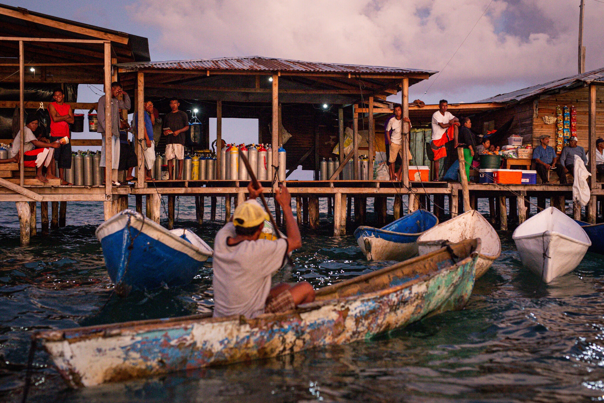 致命下潜！捞个龙虾，有的死有的瘫，加勒比渔民为何这么难？