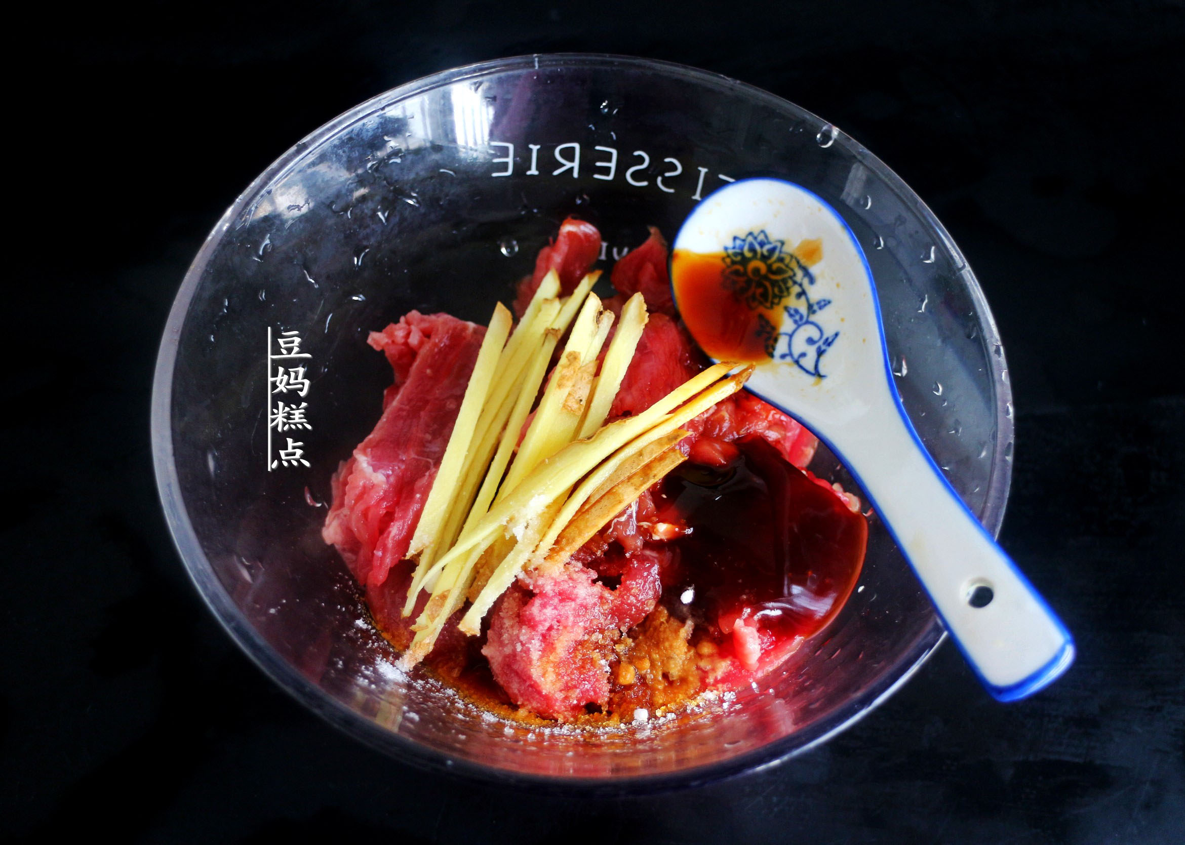 經典廣式牛肉粥的做法，只需10分鐘，肉嫩粥滑