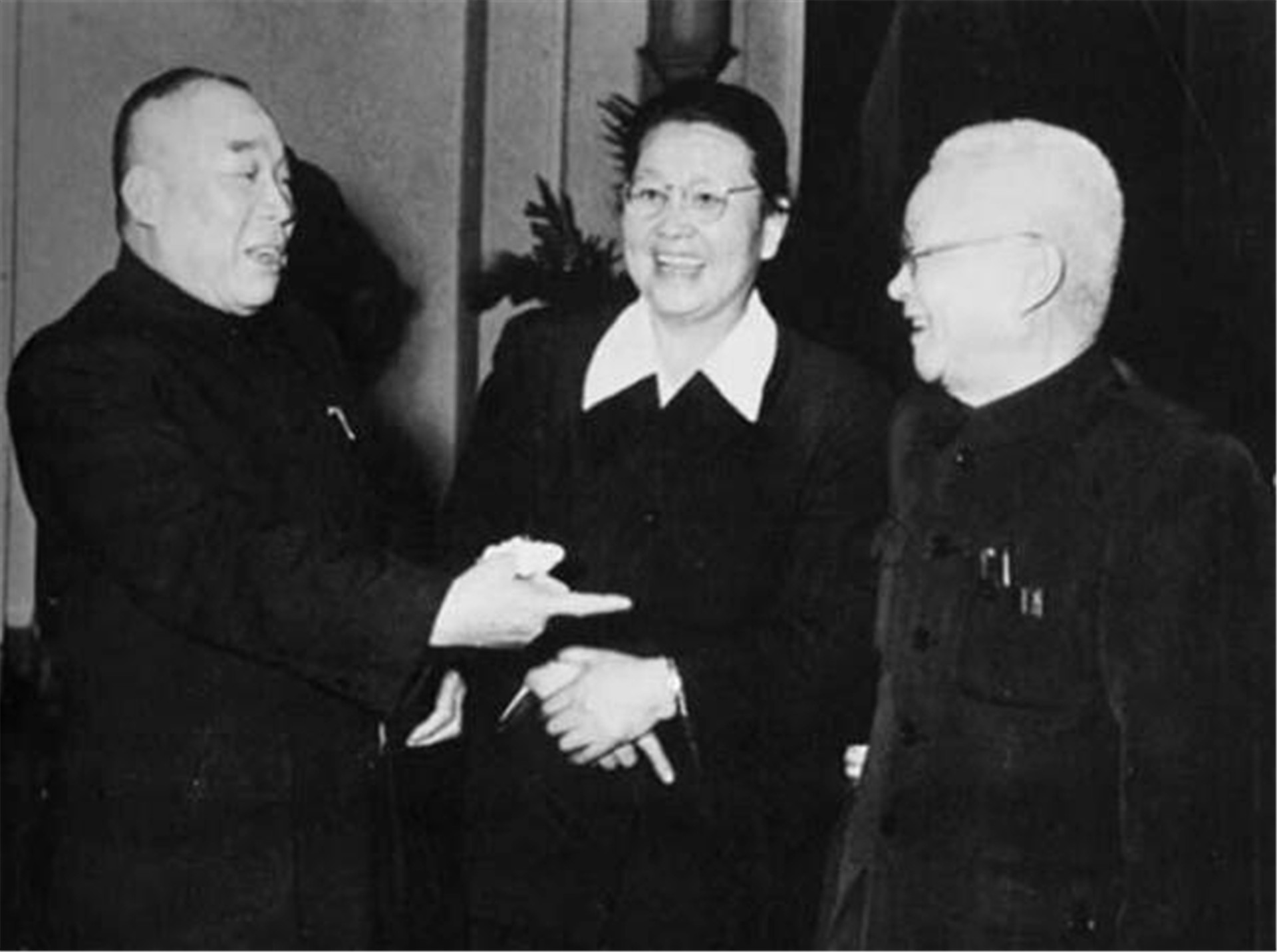 中国首位提议“计划生育”的人，自己却娶两个妻子，生8个孩子