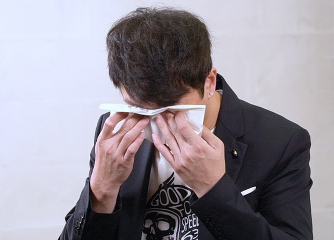 太有爱！汪明荃月饼罐内藏一叠千元现金，助男星支付患癌妻医药费