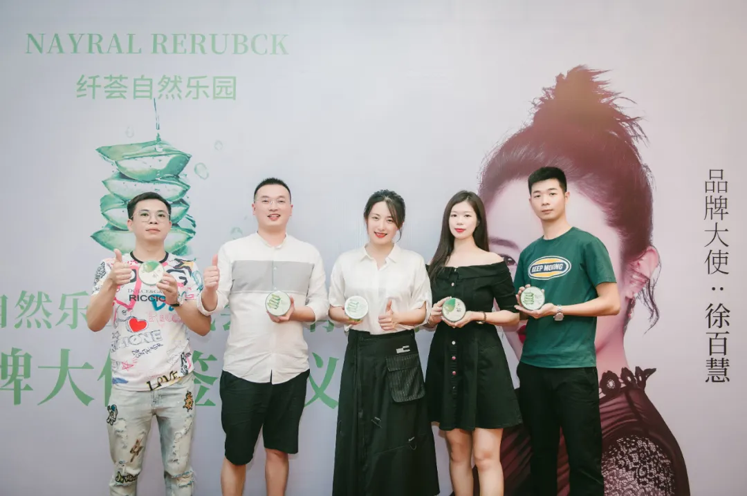 90后小伙3000元摆地摊起步,如今上淘特月销百万单