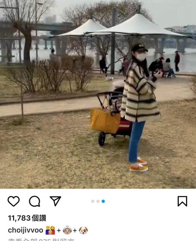 崔智友曬一家三口出遊照，小九歲神秘丈夫充當攝影師為妻女拍照