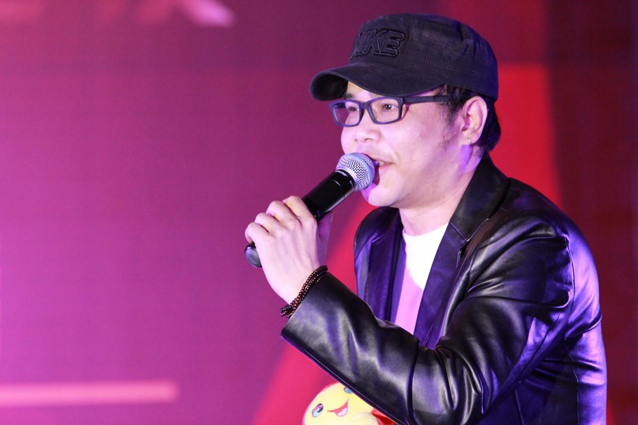 53岁那英短发近照曝光，因身材矮小遭网友点评：