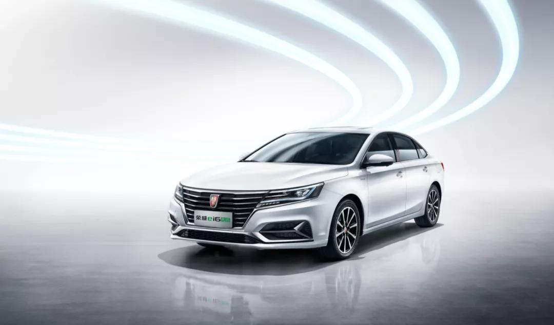 每公里油费2毛5还能上绿牌，比亚迪秦PLUS比丰田混动香多了