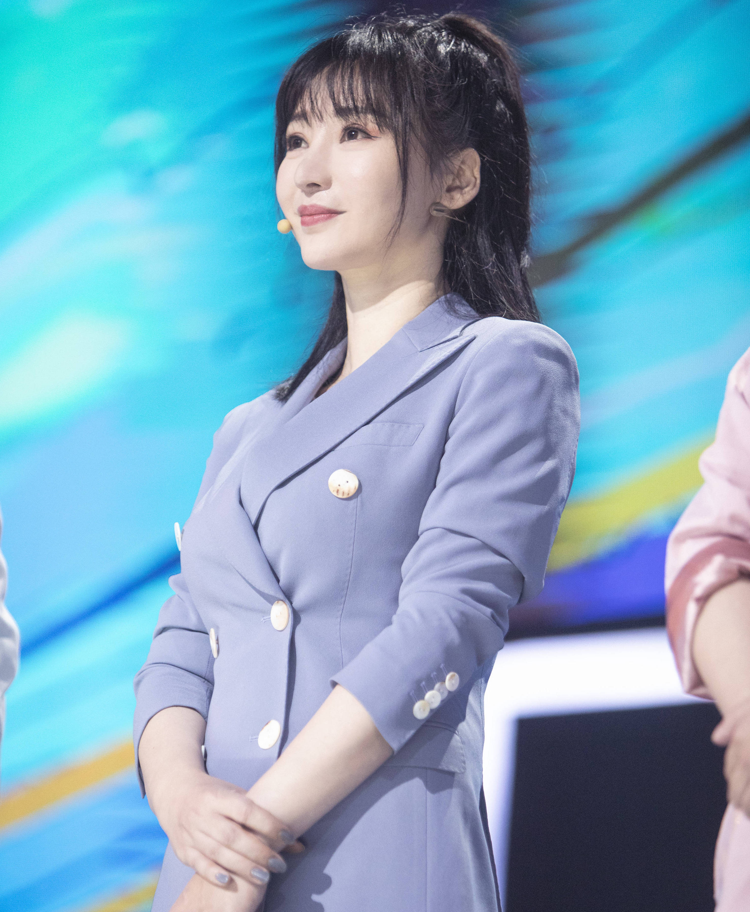 有谢娜沈腾李诞加盟，新节目《笑起来真好看》