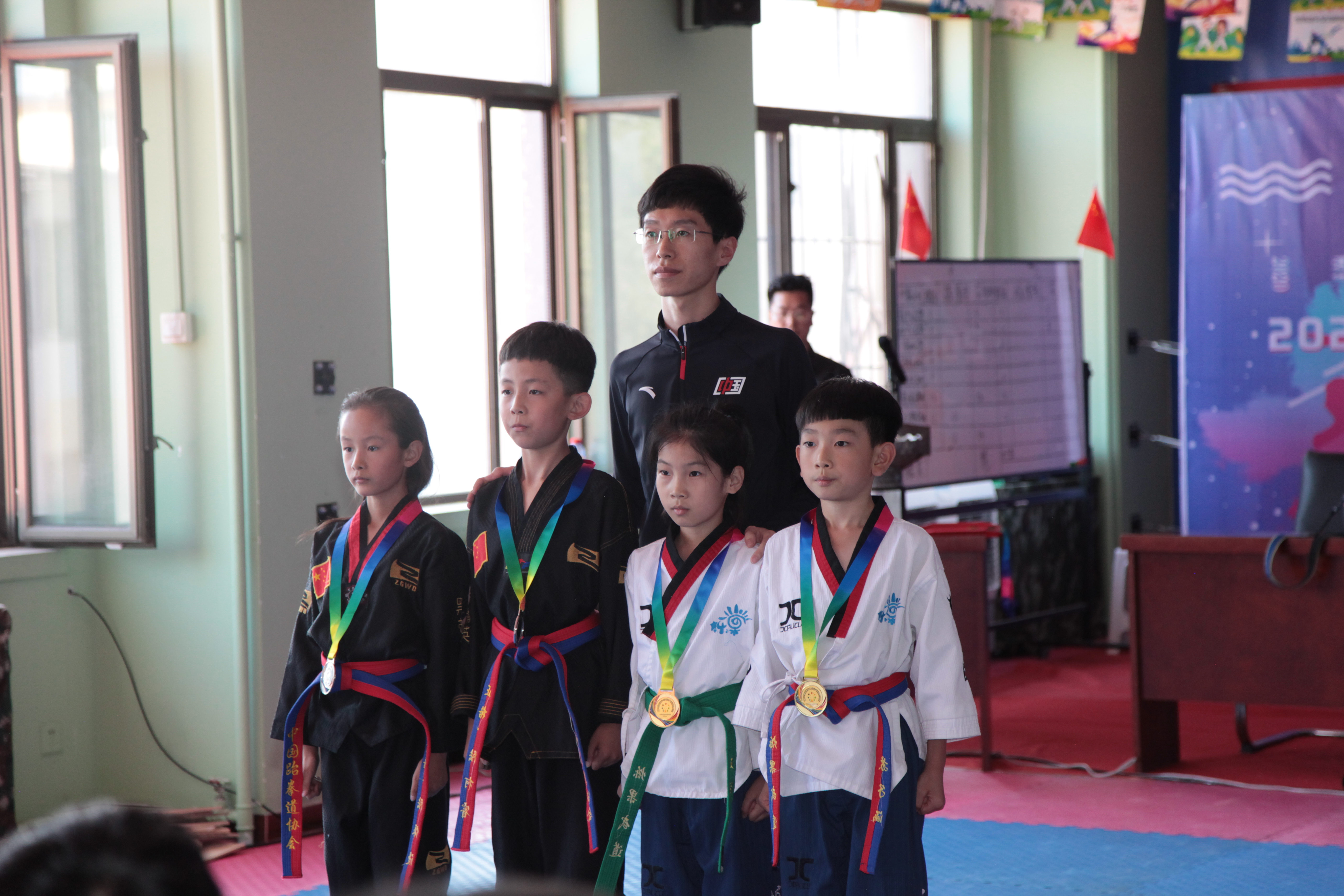 跆拳道|第二届内蒙古青少年体育夏令营暨跆拳道俱乐部联赛开赛 场面扣人心弦