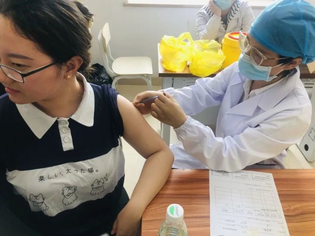 湖南硅谷高科软件学院组织师生开展新冠疫苗接种