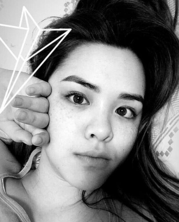 钟丽缇11岁小女儿长大了！大眼呆萌长腿吸睛，被指颜值赛过两姐姐