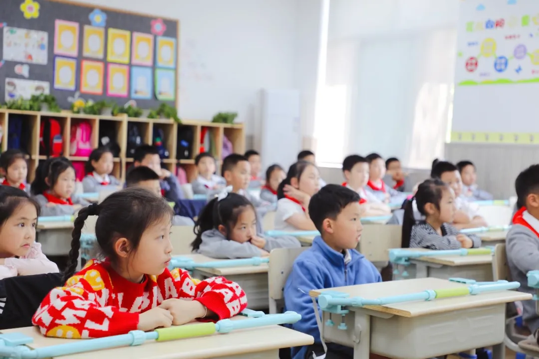 「家长课堂」——华中附小家长进课堂之爱护眼睛远离近视活动