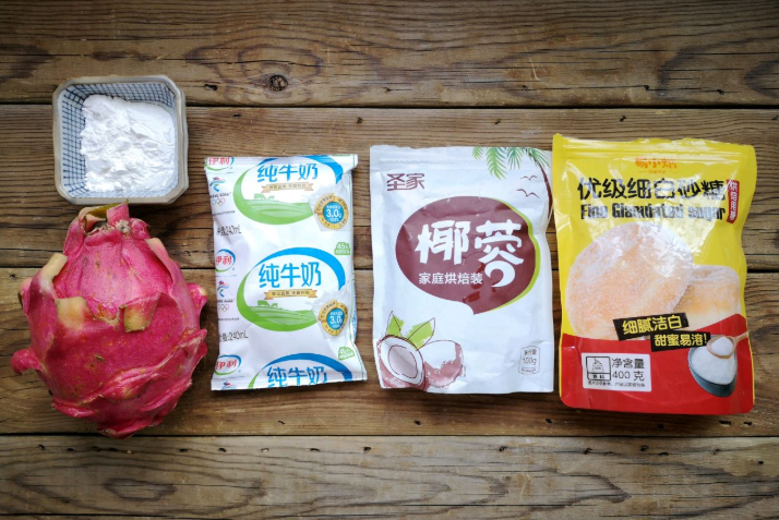 1個火龍果，1盒牛奶，教你做這個簡單的甜品，奶香濃郁入口即化